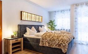 Living Timeless- Black Forest Style Mit Garten, Sauna Und Pool Fuer 2-4 Personen